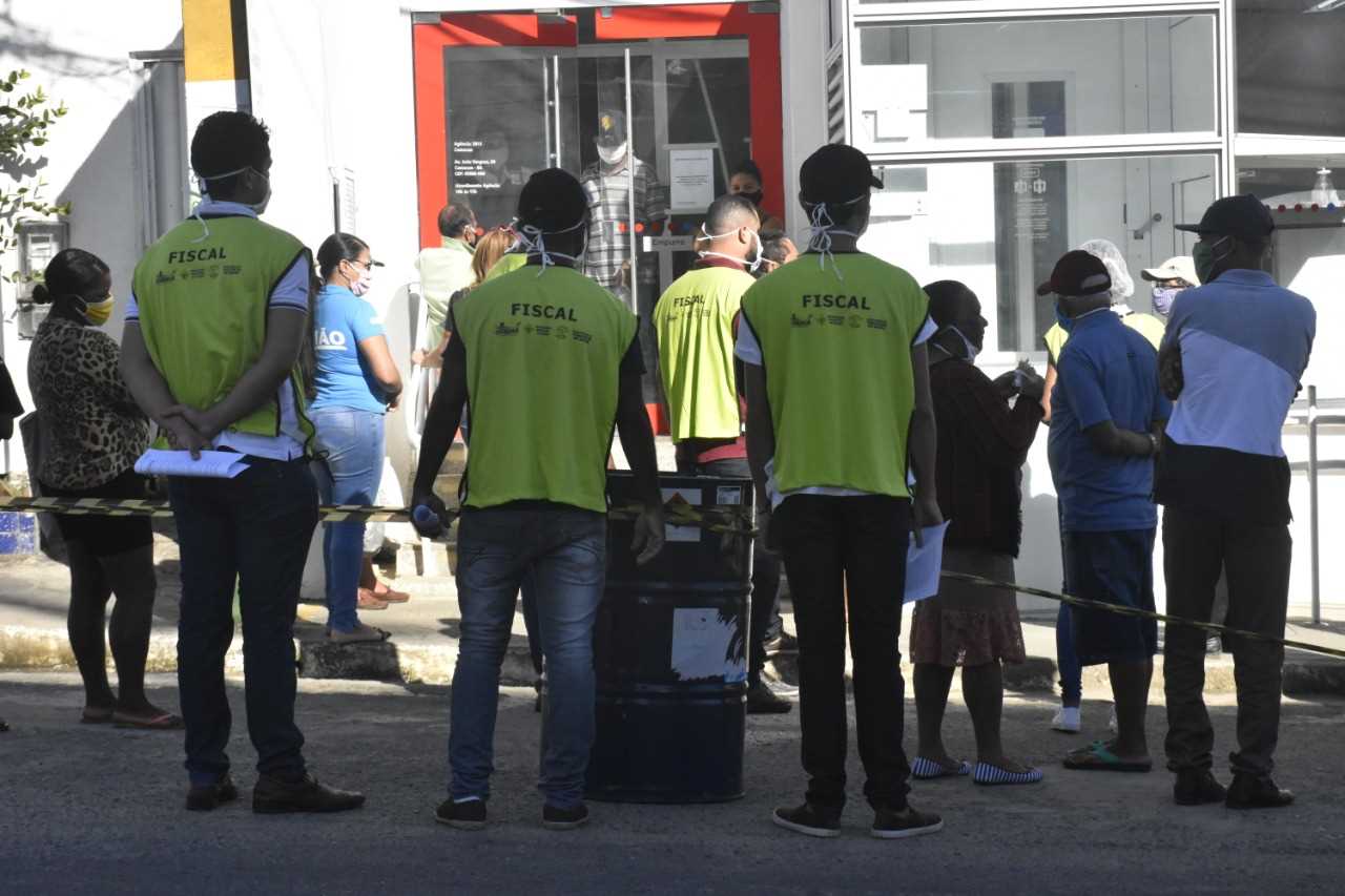 Camacã: Prefeitura contrata equipe para orientar e conter aglomeração no centro da cidade